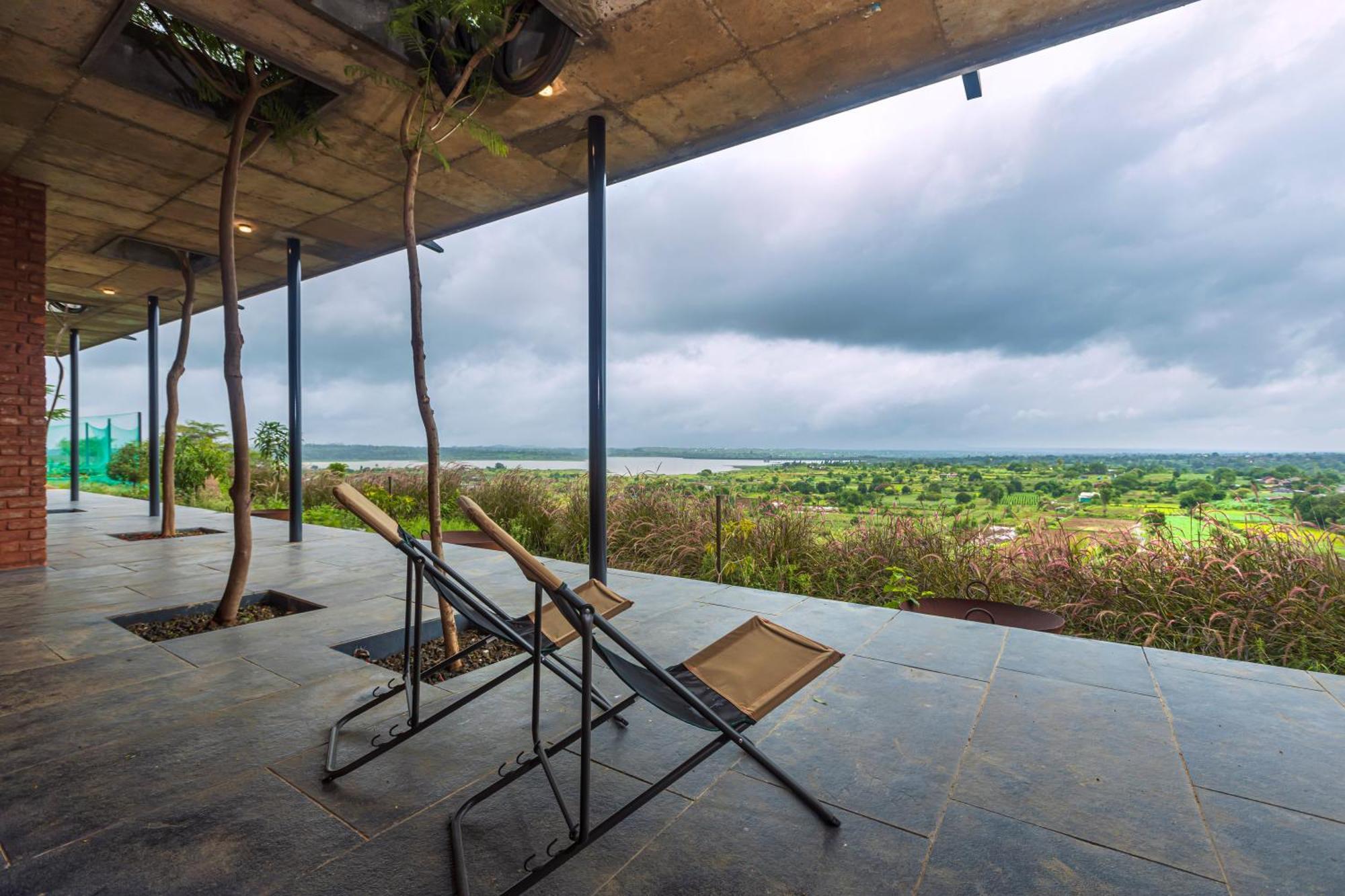 Saffronstays Zen, Igatpuri - Lake-View Villa With Indoor And Outdoor Games Exterior photo